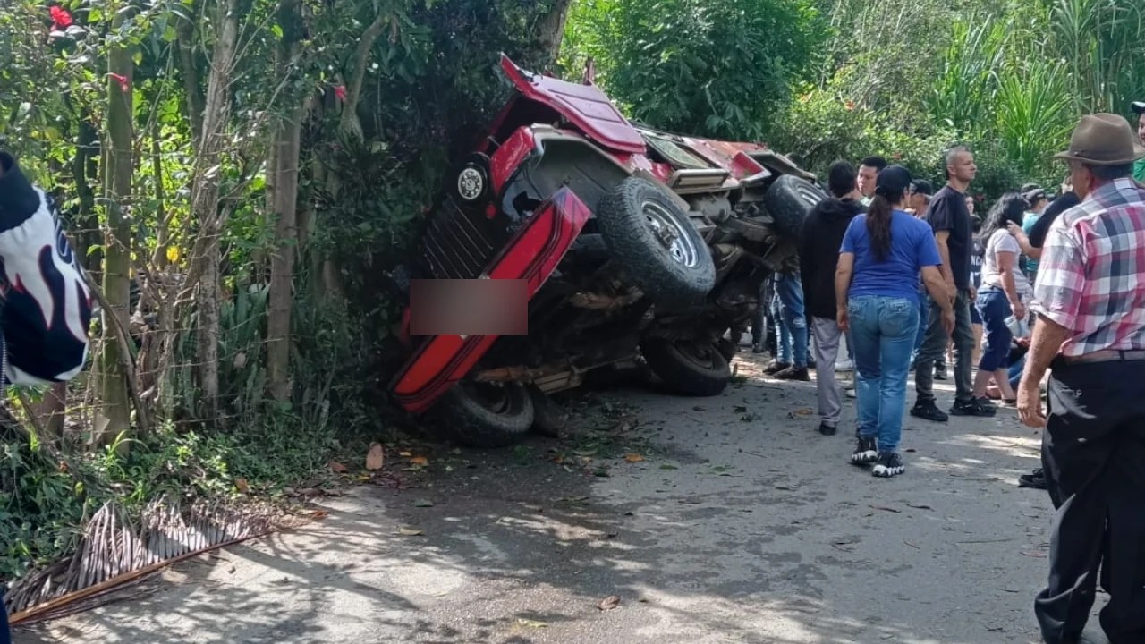 Accidente en la vía Hatillo–Barbosa deja al menos 15 personas heridas: se quedó sin frenos