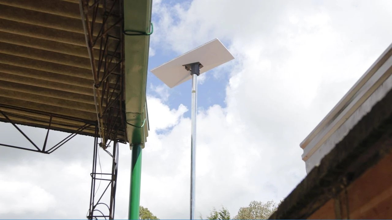 Antioquia expande internet satelital en escuelas rurales con tecnología Starlink
