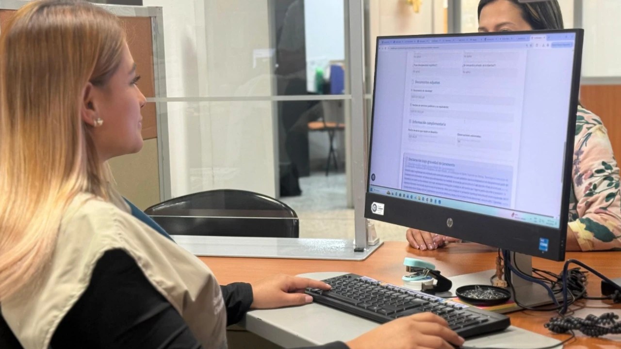 Medellín digitaliza el trámite del Certificado de Residencia y lo hace más rápido y confiable