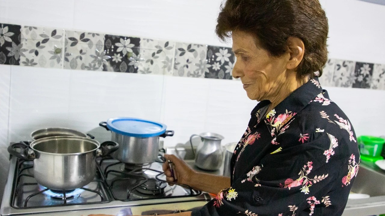 Más de 5.600 hogares vulnerables accedieron al gas natural en Medellín durante 2025