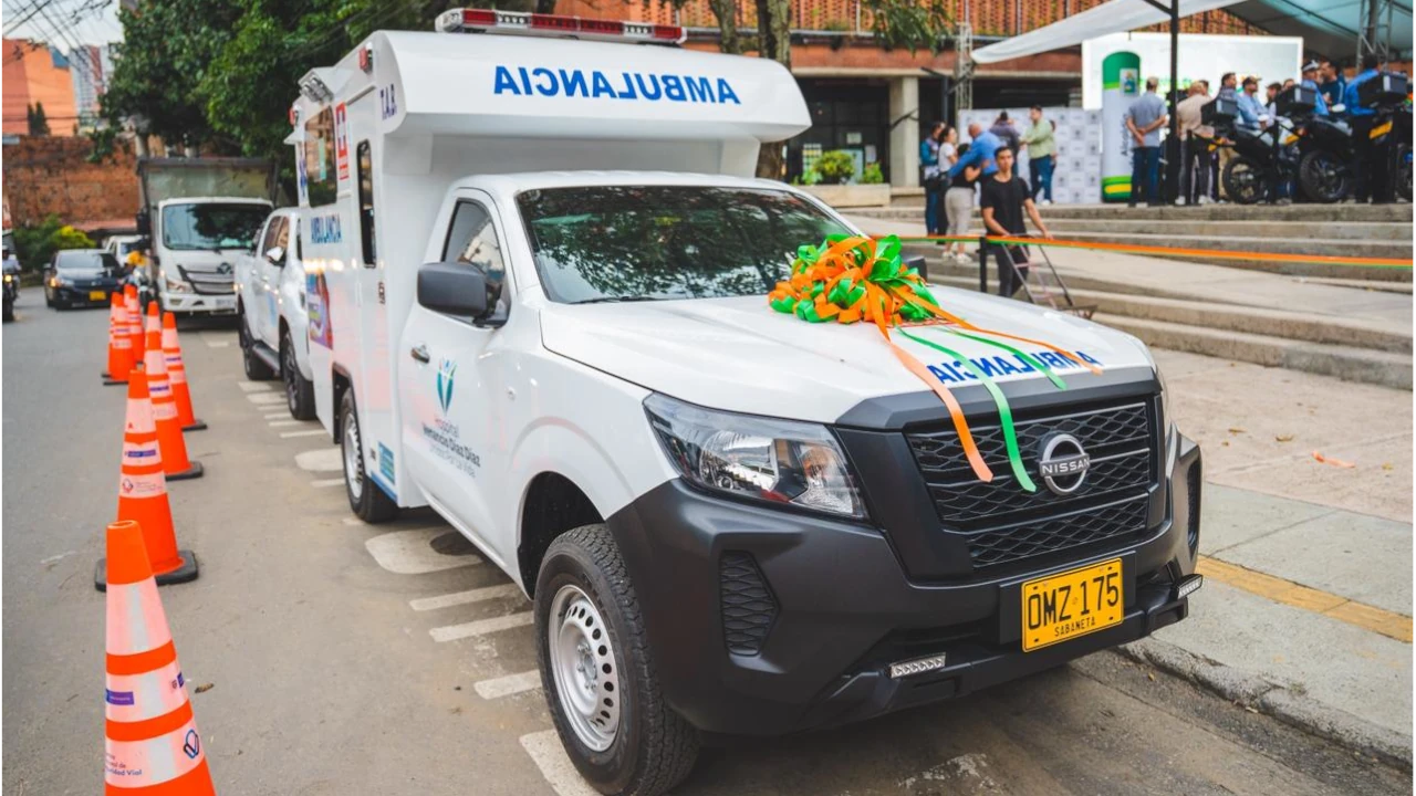 Sabaneta incorpora nuevo parque automotor para movilidad y atención en salud 2 La dotación fue presentada durante la Rendición de Cuentas de Sabaneta e incluye vehículos para agentes de tránsito y el Hospital Venancio Díaz Díaz