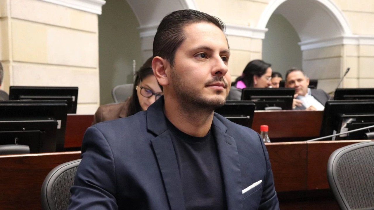 El congresista responsabilizó al Gobierno por las deudas de las EPS y el deterioro en la atención en salud