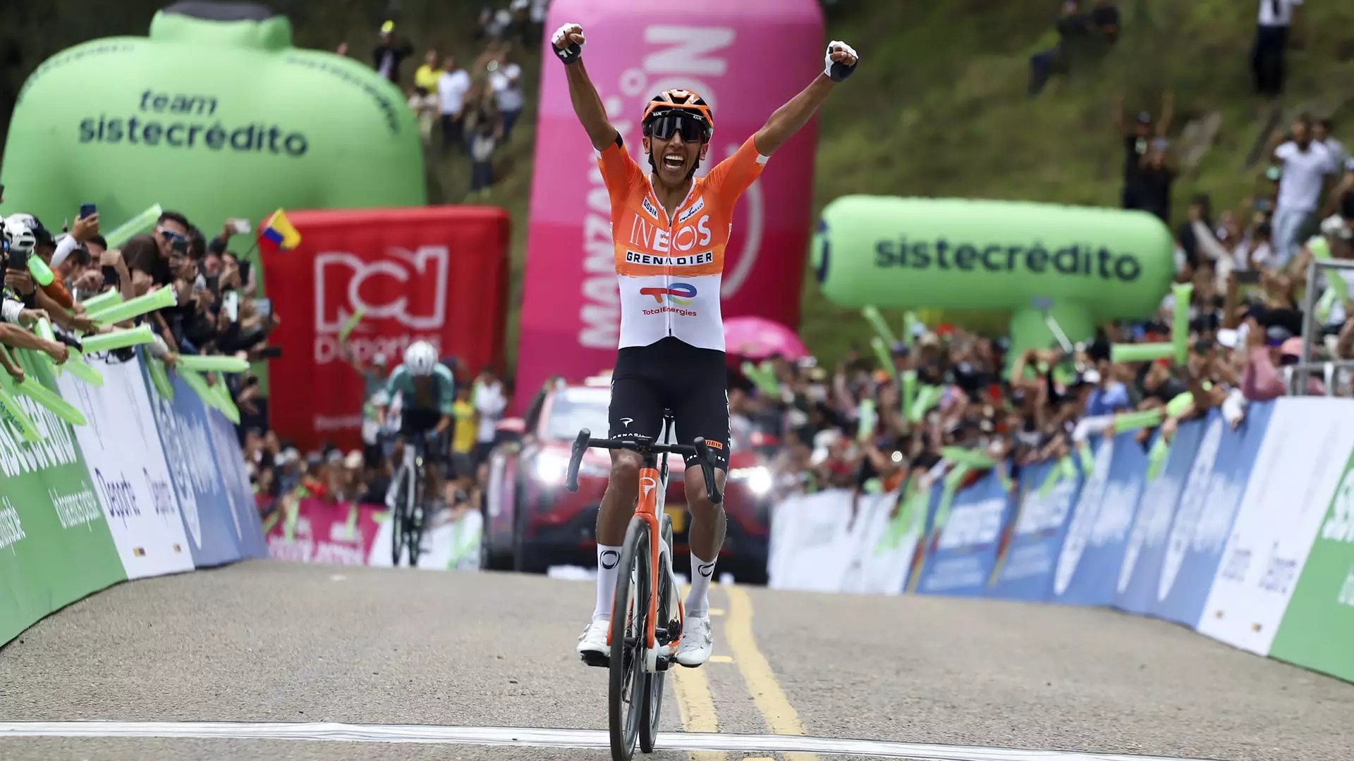 ¡Líder en su tierra! Egan Bernal se subió a lo más alto del podio en el Campeonato Nacional de Ciclismo de Ruta