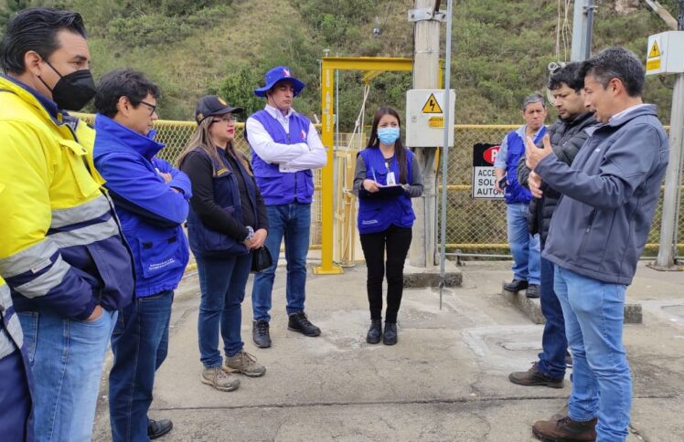 Autoridades inspeccionan dique en el Río Grande
