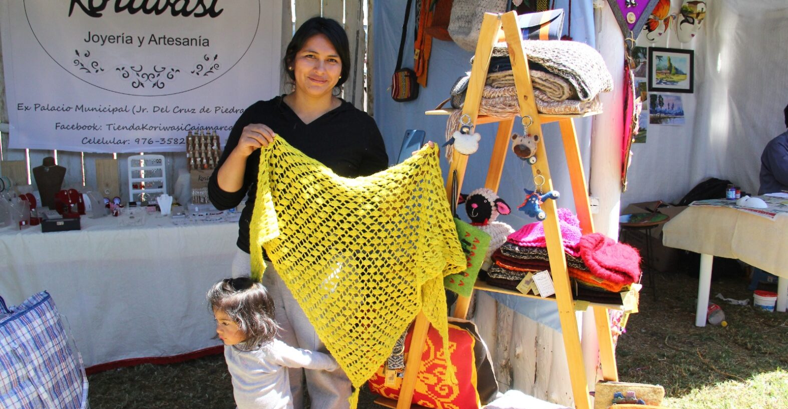 Exhiben prendas de fibra de alpaca en Fongal Cajamarca 2023