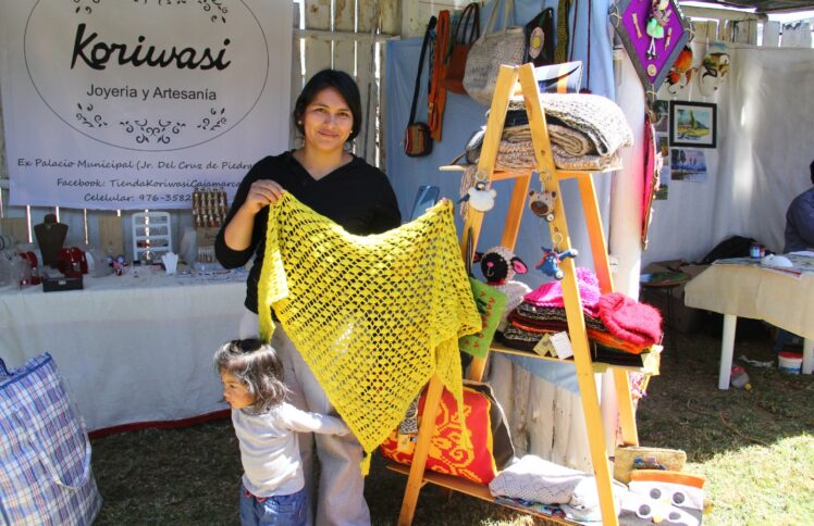 Exhiben prendas de fibra de alpaca en Fongal Cajamarca 2023