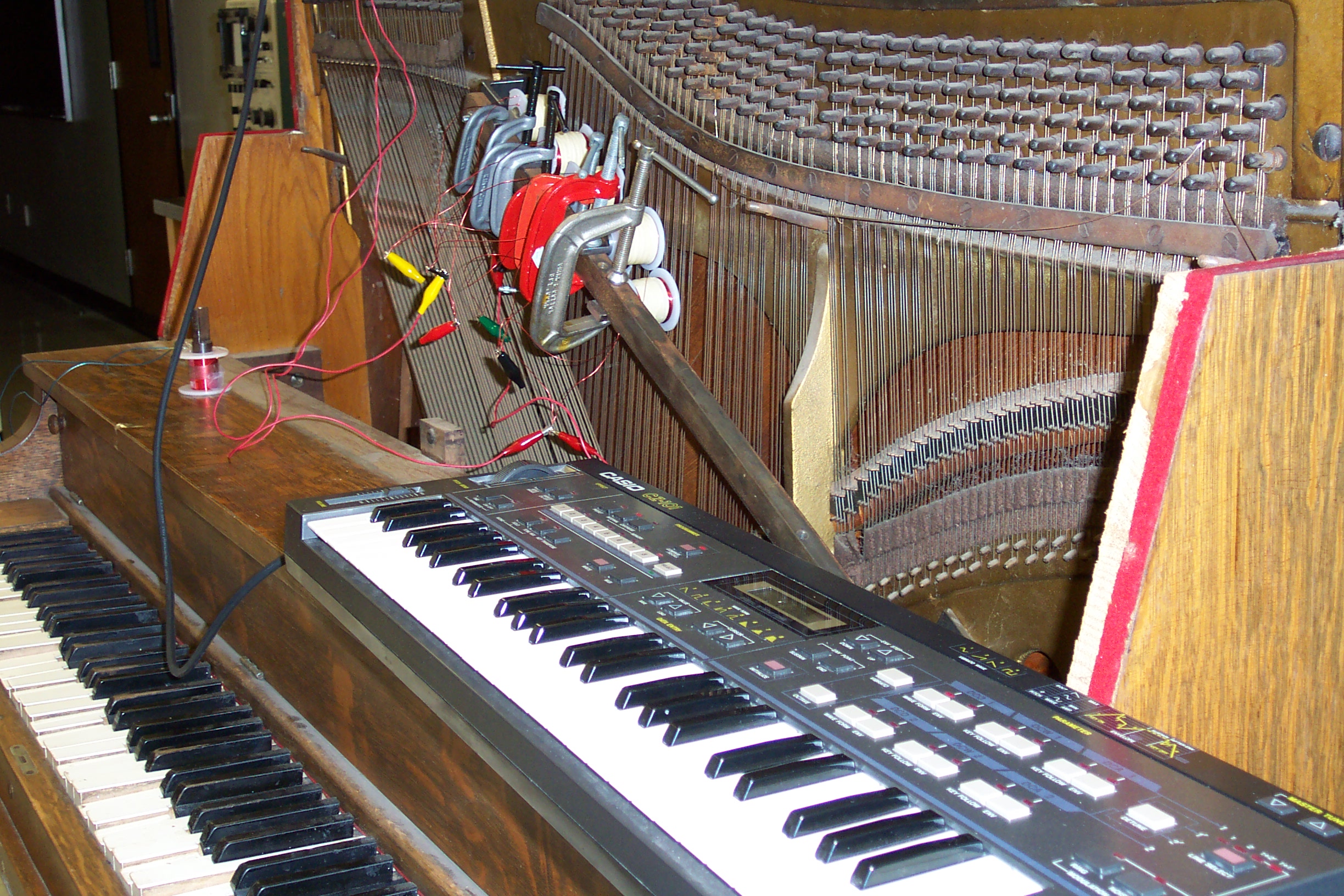 Piano Repurposed As A Resonant Synth Speaker Hackaday