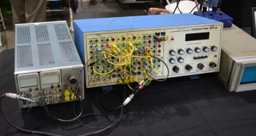 Analog computer from the Computer History Museum. It was display Chua's Circuit.