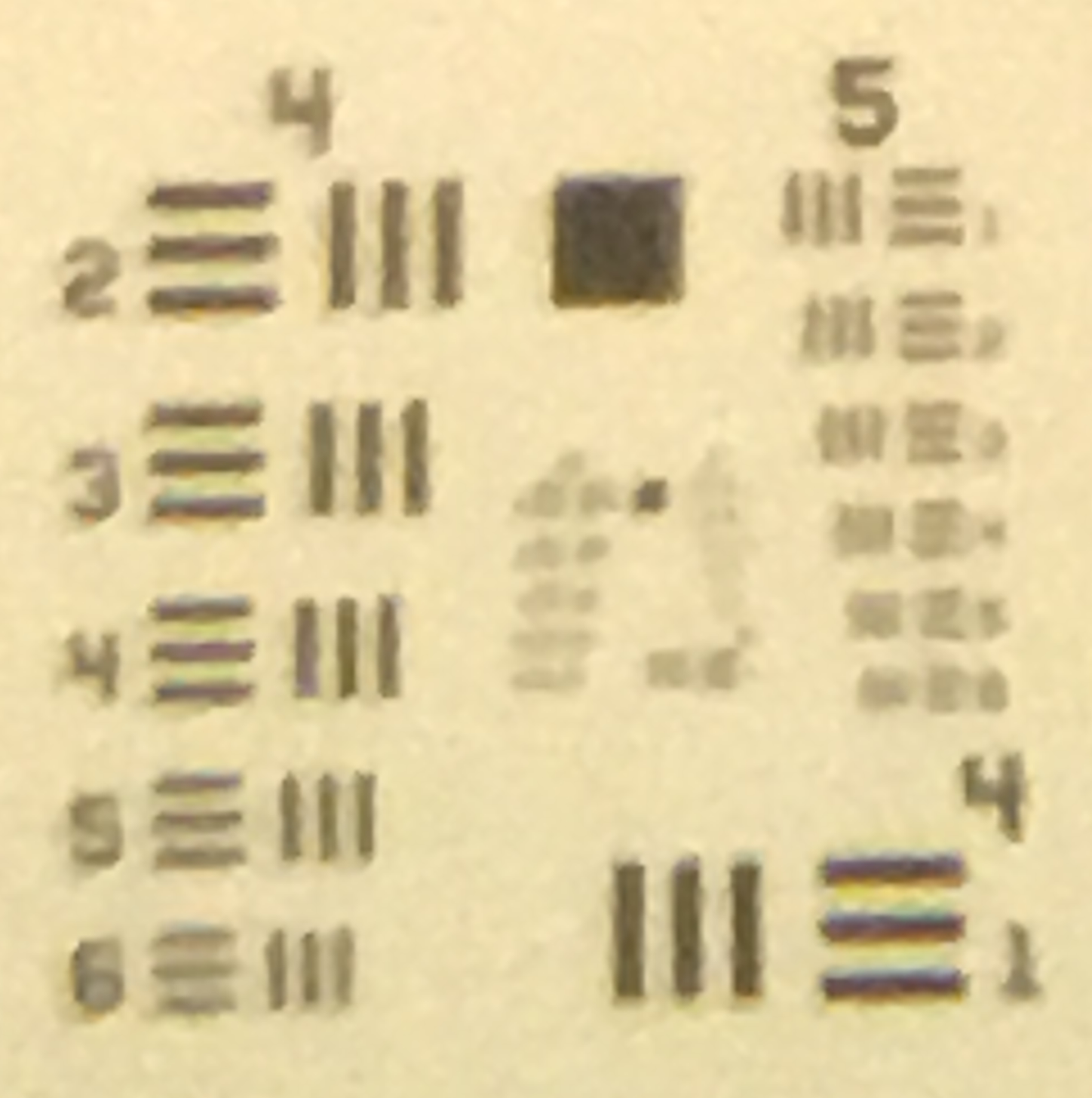 The USAF1951 captured using the Echolabs wooden microscope and an iPhone 6S.