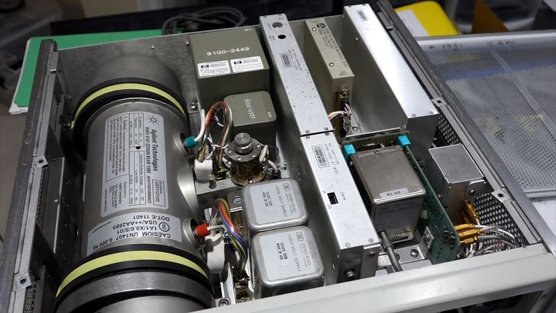 Cesium Beam Clock - 4K Mountain Images for Desktop