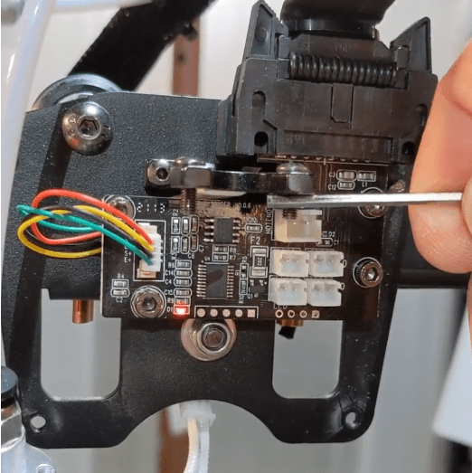 Manual triggering of load cell, red LED on