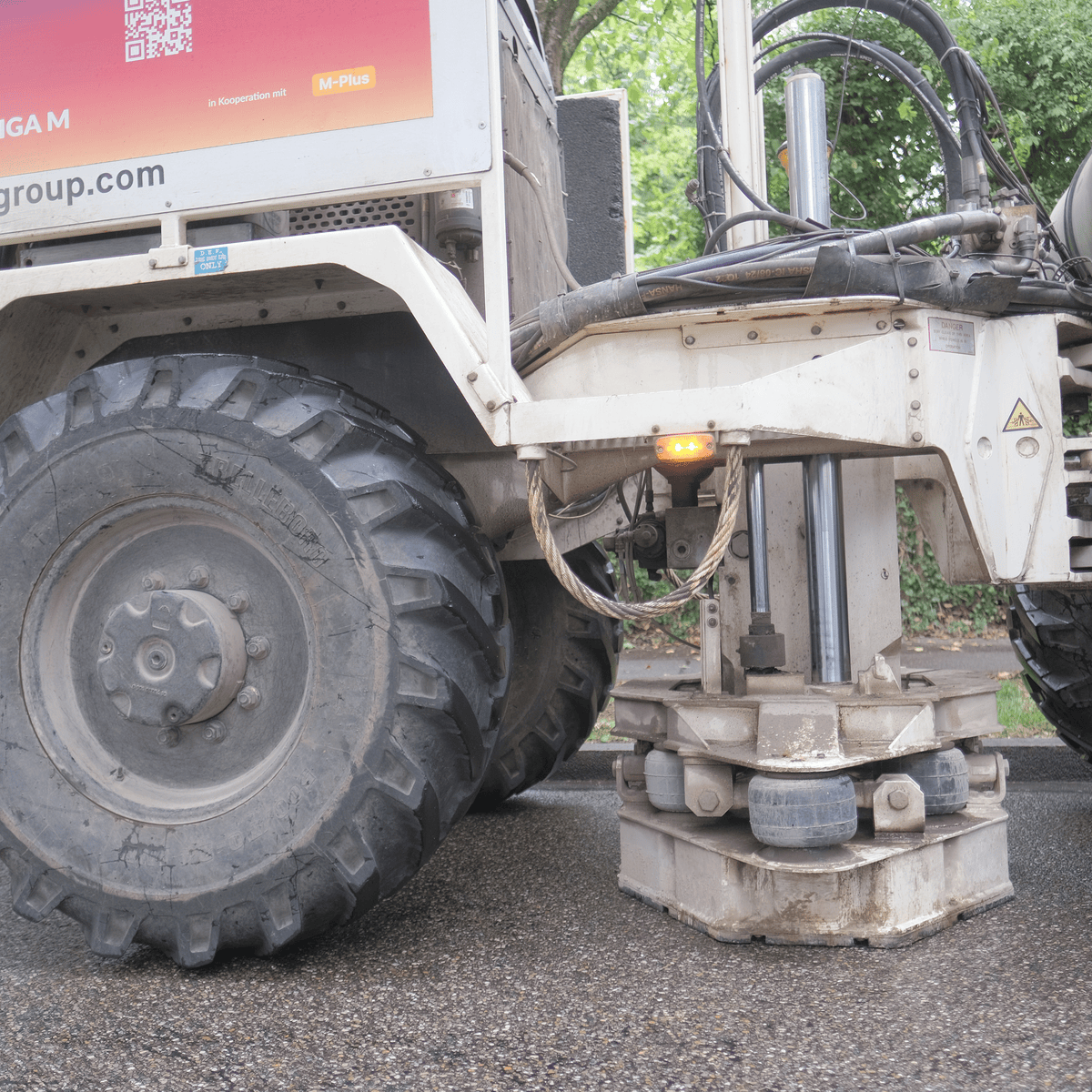 Small vibrotruck, small exciter plate