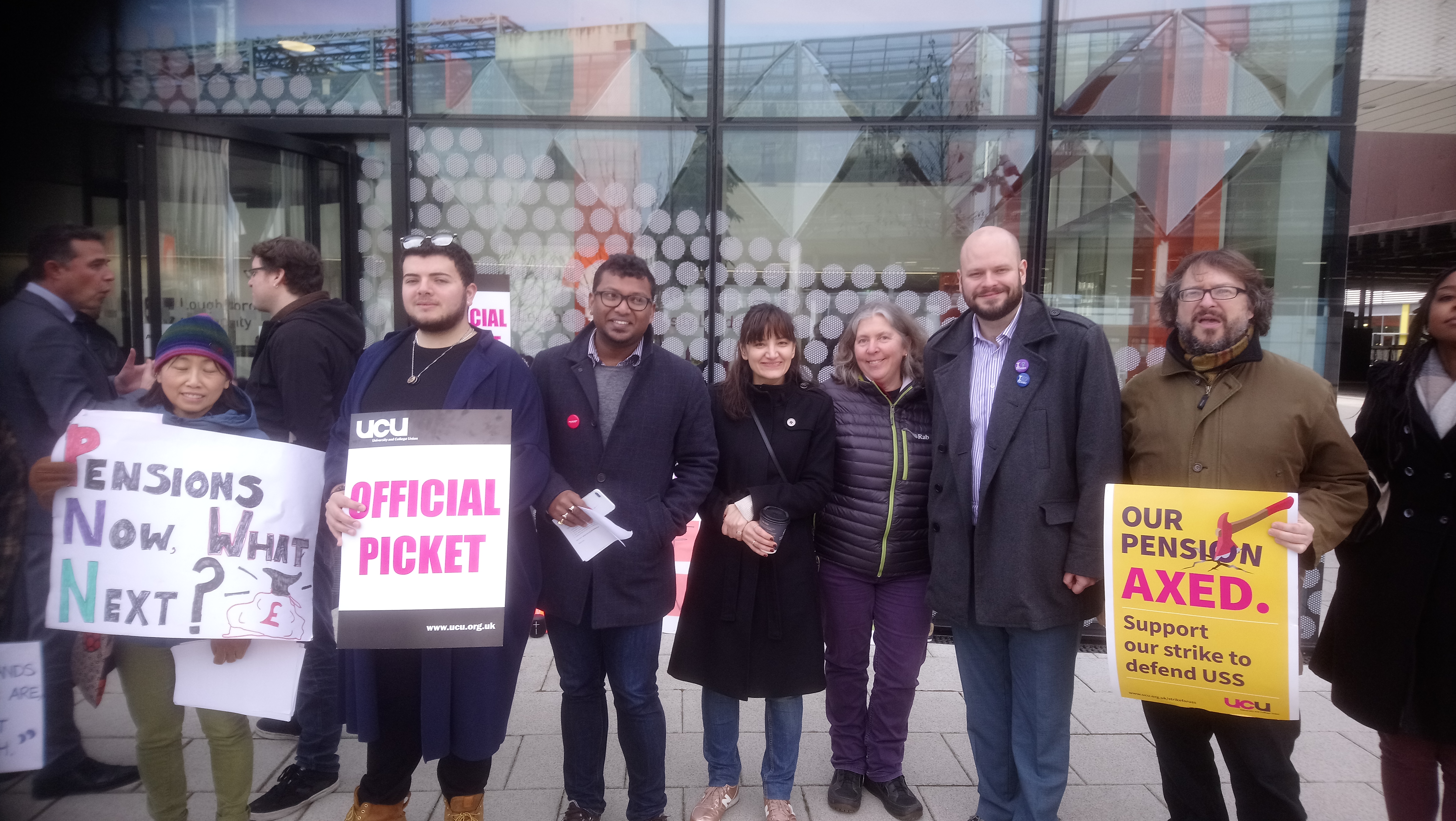 Hackney Mayor joins lecturers on picket line