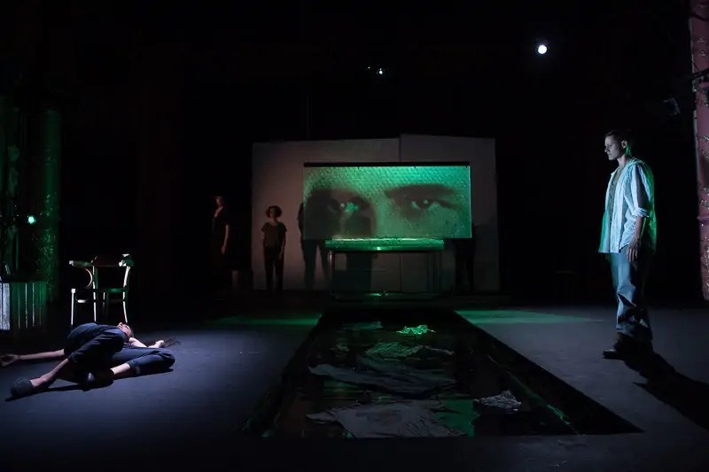 Four singers and a solo dancer lead the audience in an extraordinary auditory excavation, unearthing the songs and stories of love and loss, buried in the soil of post-war Bosnia.