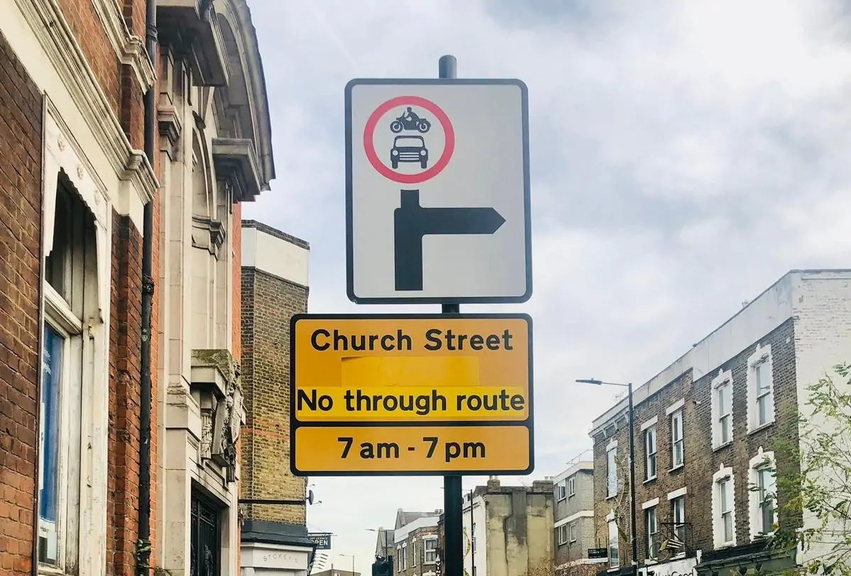 A photo of the bus gate sign.