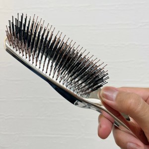 頭皮用ブラシの一例