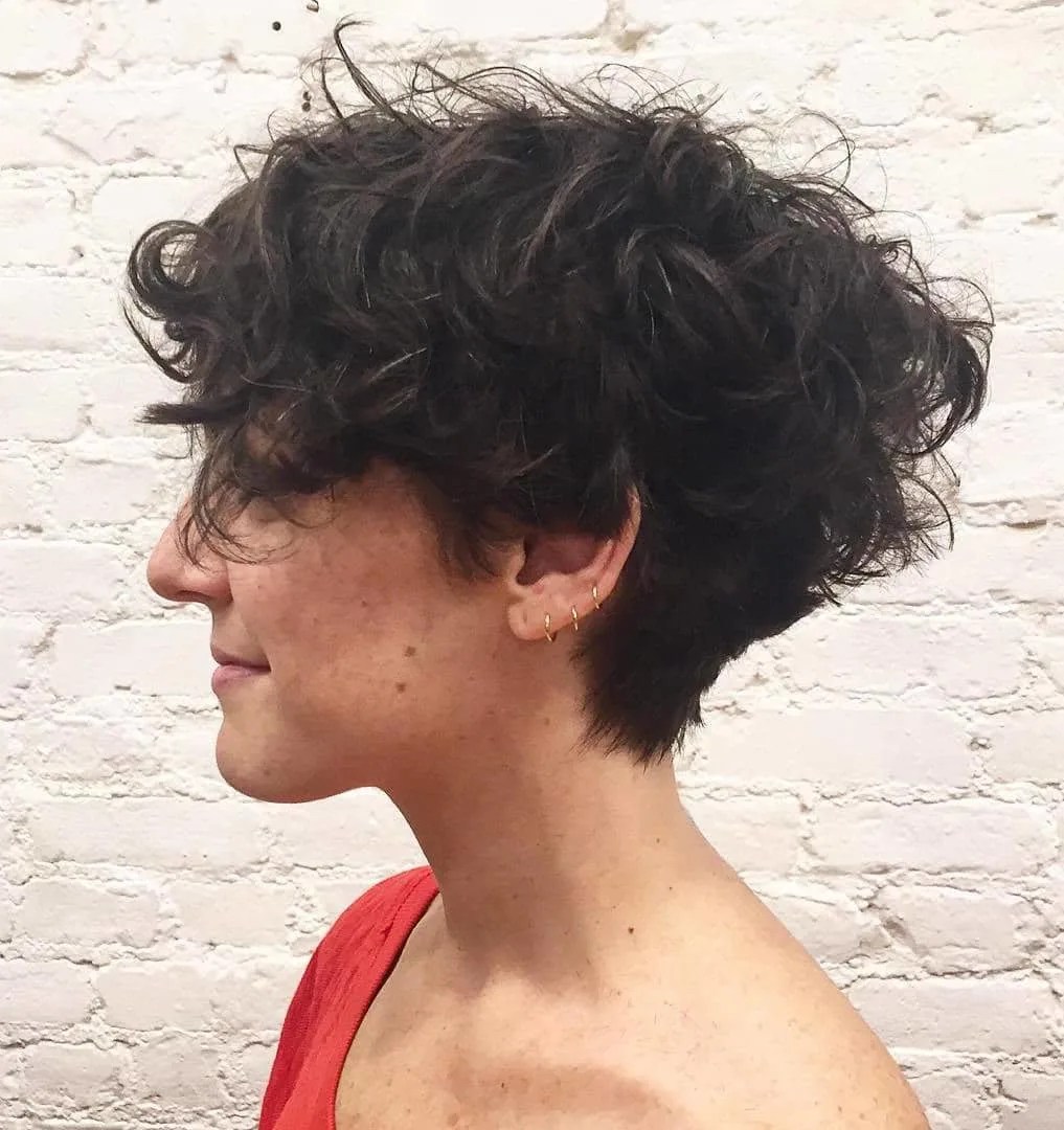 60 best short curly hairstyles that are trendy in 2024