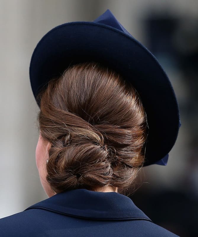 30 trendiest low bun hairstyles for women