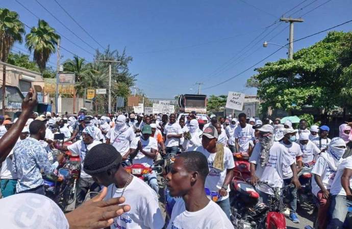 Gonaïves : des citoyens marchent pour la paix et la stabilité