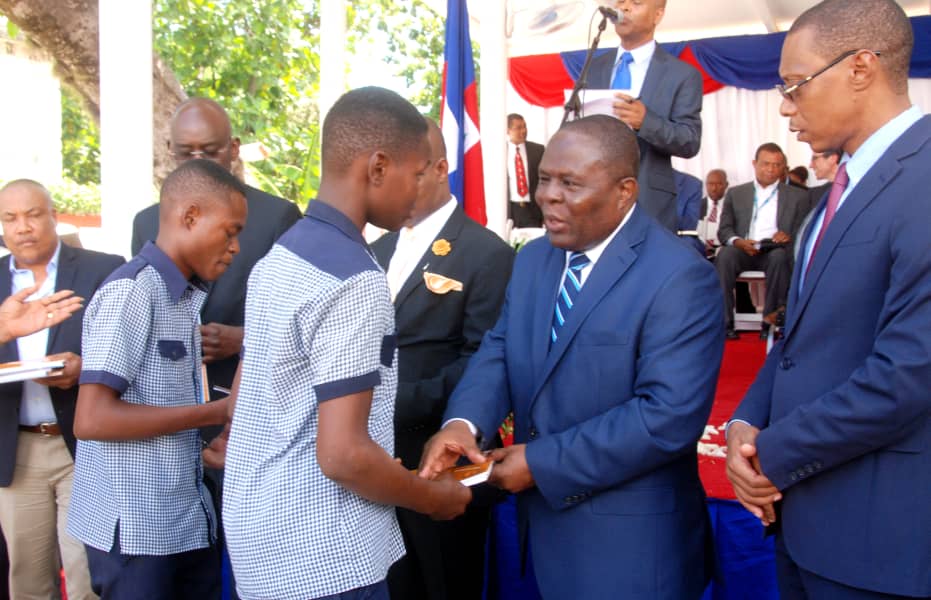 Rentrée officielle des classes, le ministre démissionnaire de l’éducation dresse un bilan satisfaisant de son administration