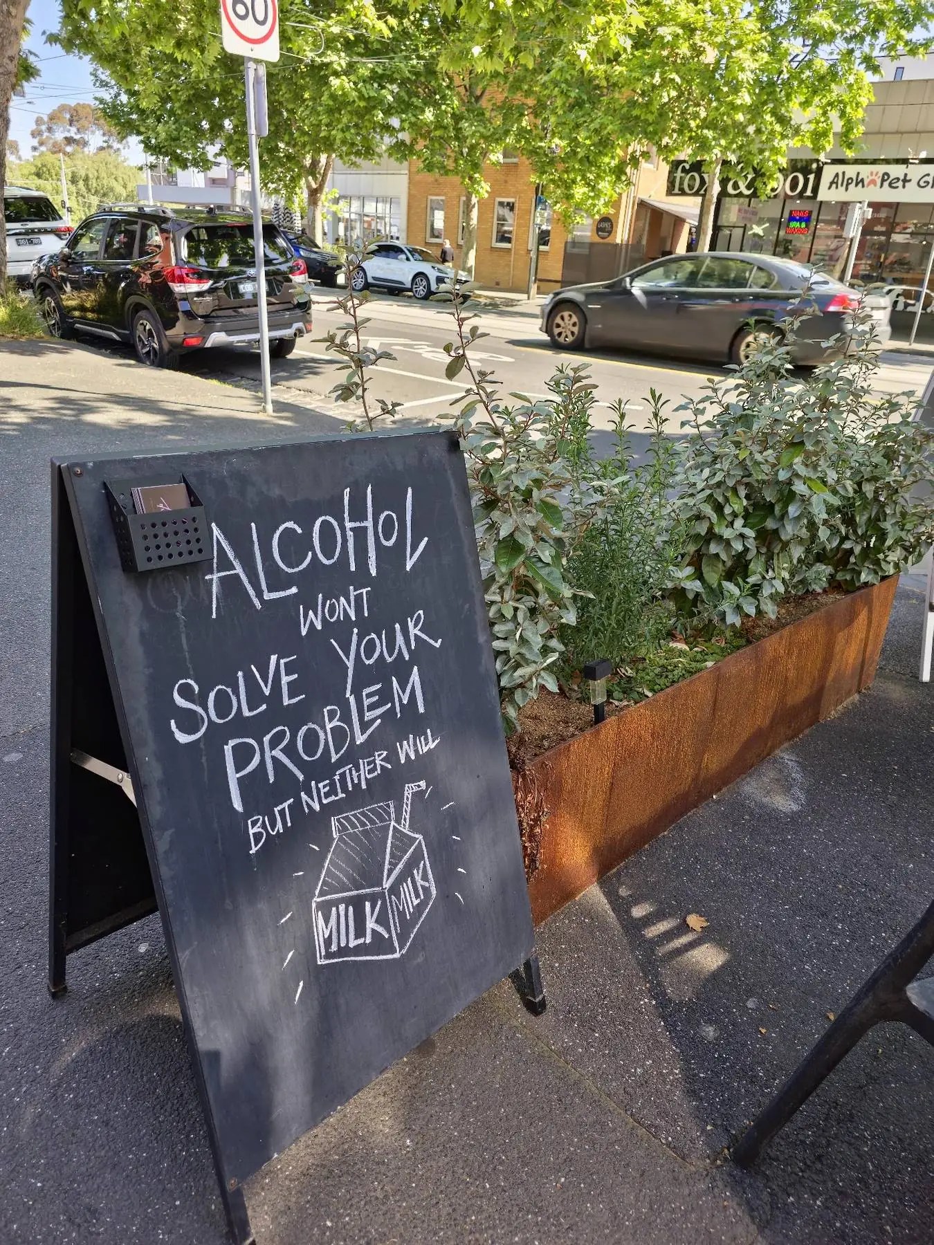 Hold Bar & Eatery