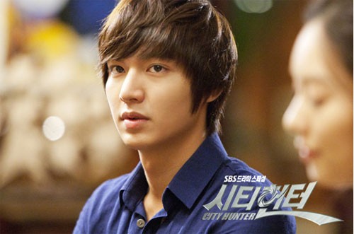 Ia lulus dari m.i.t di amerika . Aktor Lee Min Ho Mengalami Kecelakaan Saat Syuting Drama City Hunter Hallyu Cafe