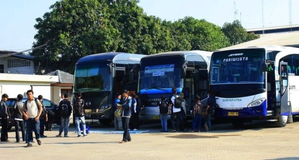 Stasiun televisi negara, nile news tv, melaporkan bus mengangkut 25 turis . Ada Bus Di Antara Anak Yatim Piatu Dan Kaum Dhuafa Haltebus Com