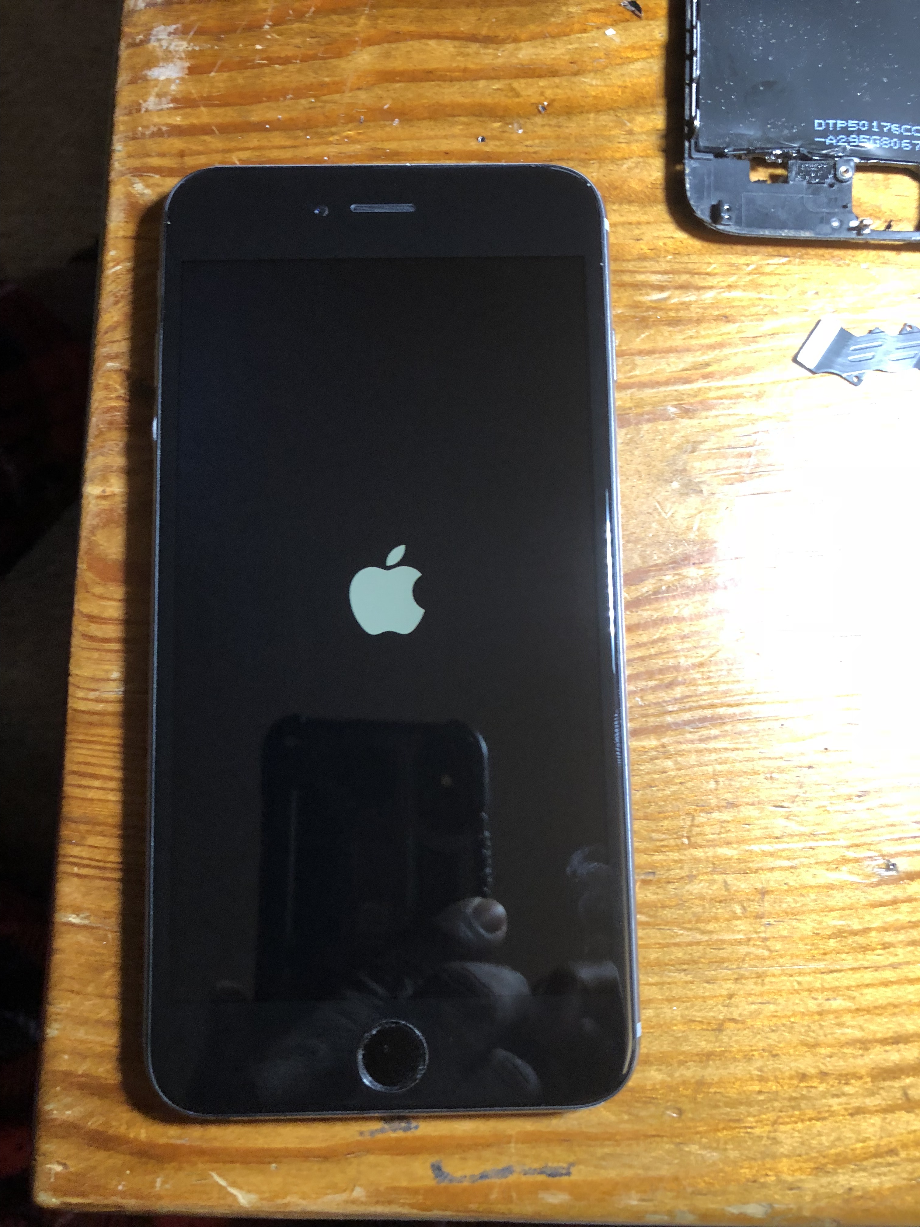 Mobile phone cracked screen replacement