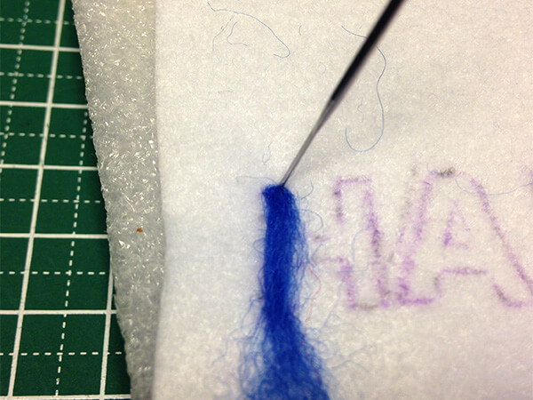 ひらがなもアルファベット(英数字)も・羊毛フェルトで簡単名前の刺繍