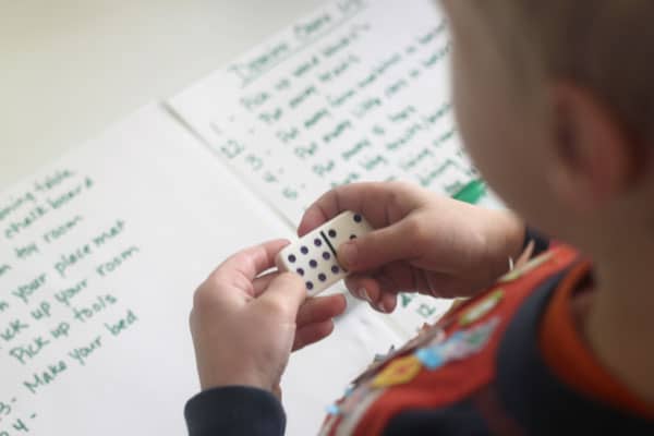 Additionnez la somme d'un Domino pour trouver quoi faire sur la liste des tâches Additionnez la somme d'un Domino pour trouver quoi faire sur la liste des tâches