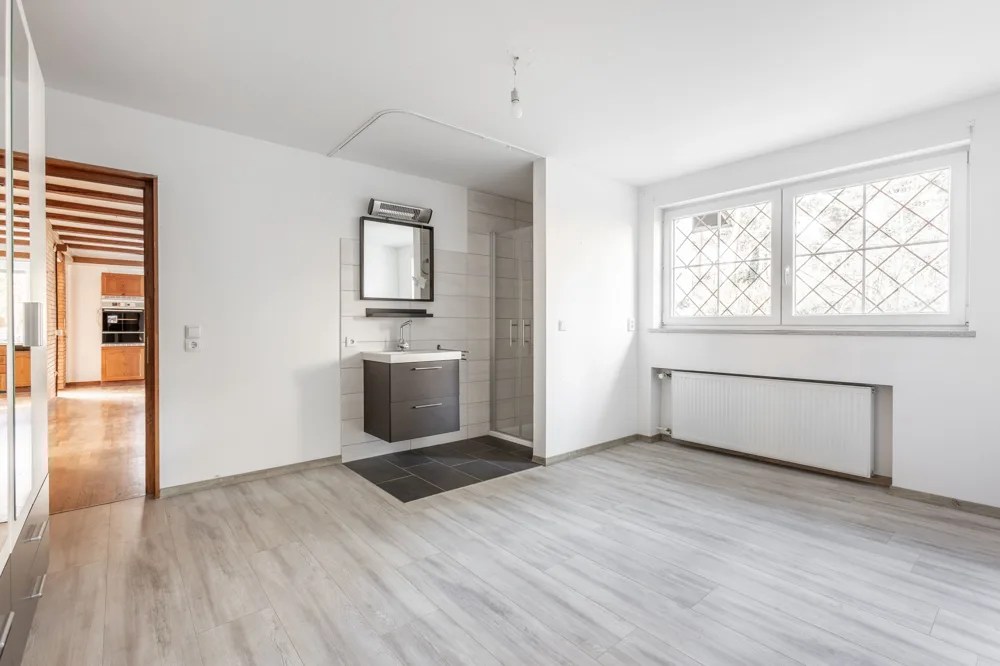 EG Schlafzimmer mit Duschbad