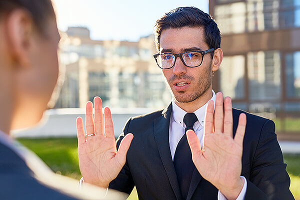 要注意！「willing to」は真逆の意味合いになる？