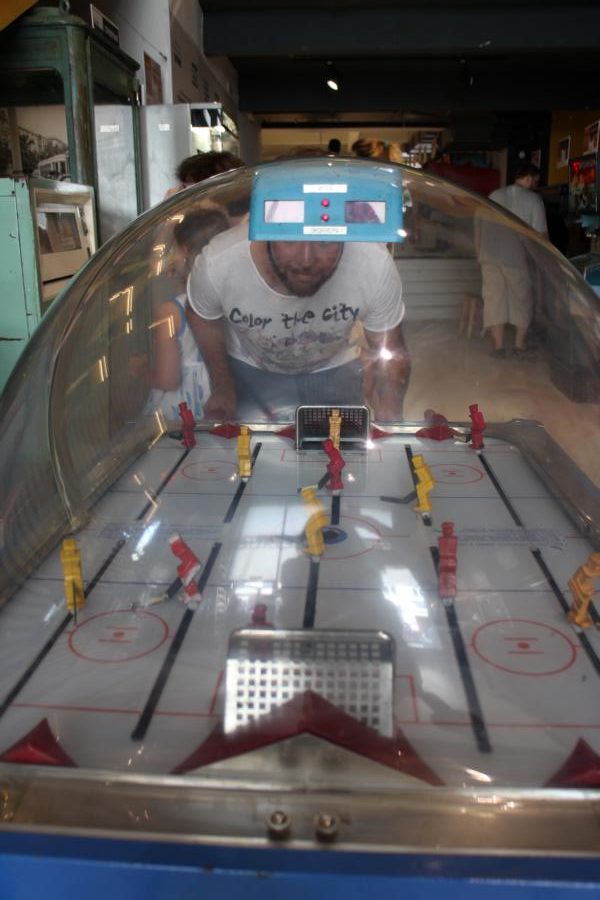 Eishockey-Wuzzler im Moskauer Spielautomatenmuseum
