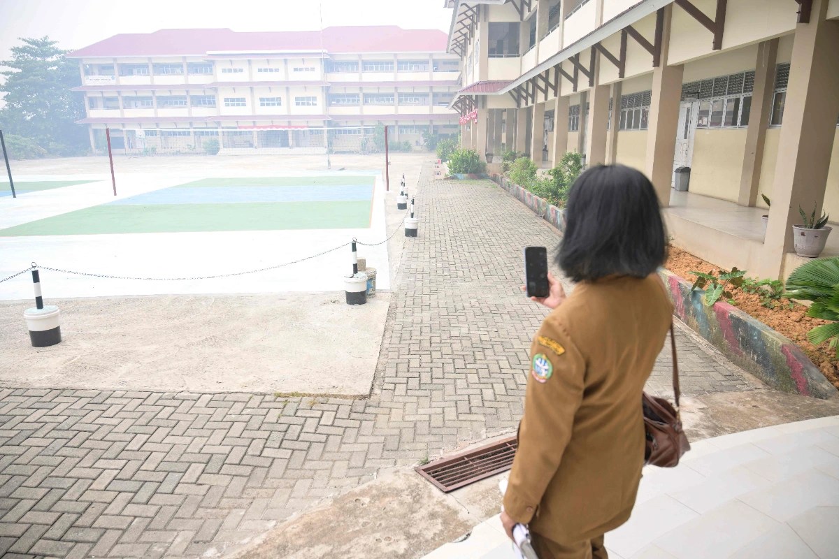 Praying for rain as fires, haze plague Indonesian Borneo