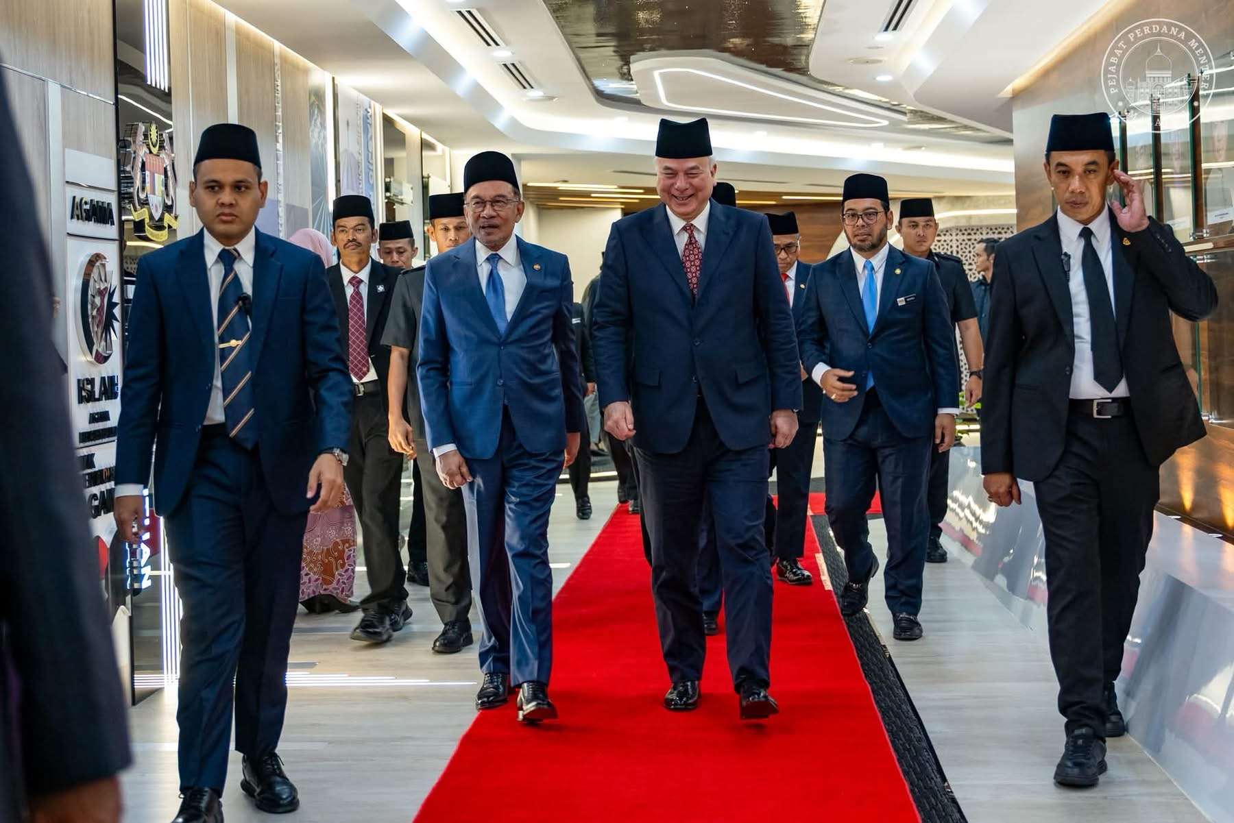 PM Anwar Sahut Seruan Sultan Nazrin, Syura Dan Adab Jadi Pedoman Umat Islam
