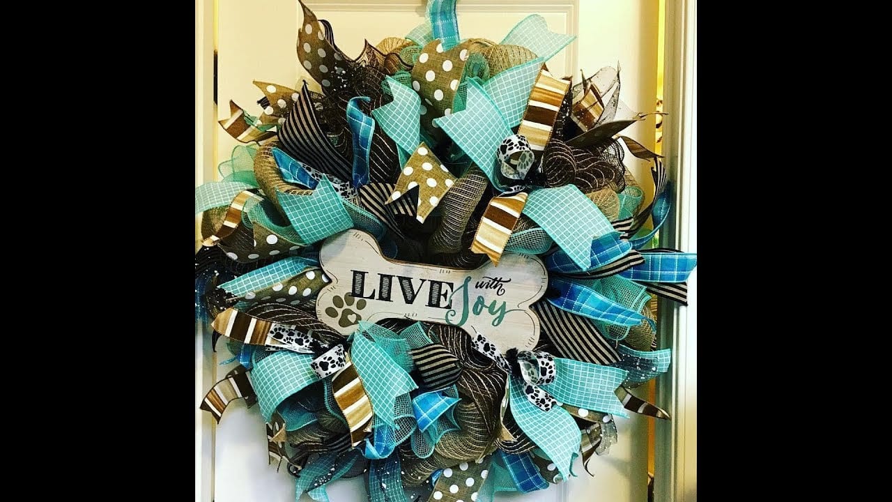 How to make a Dog Wreath with poof and ruffles Cute Bone Sign Hard