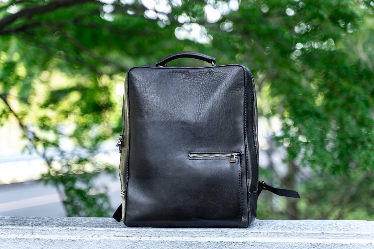 上質な四角いリュック。MOTHERHOUSE「Antique Square Backpack
