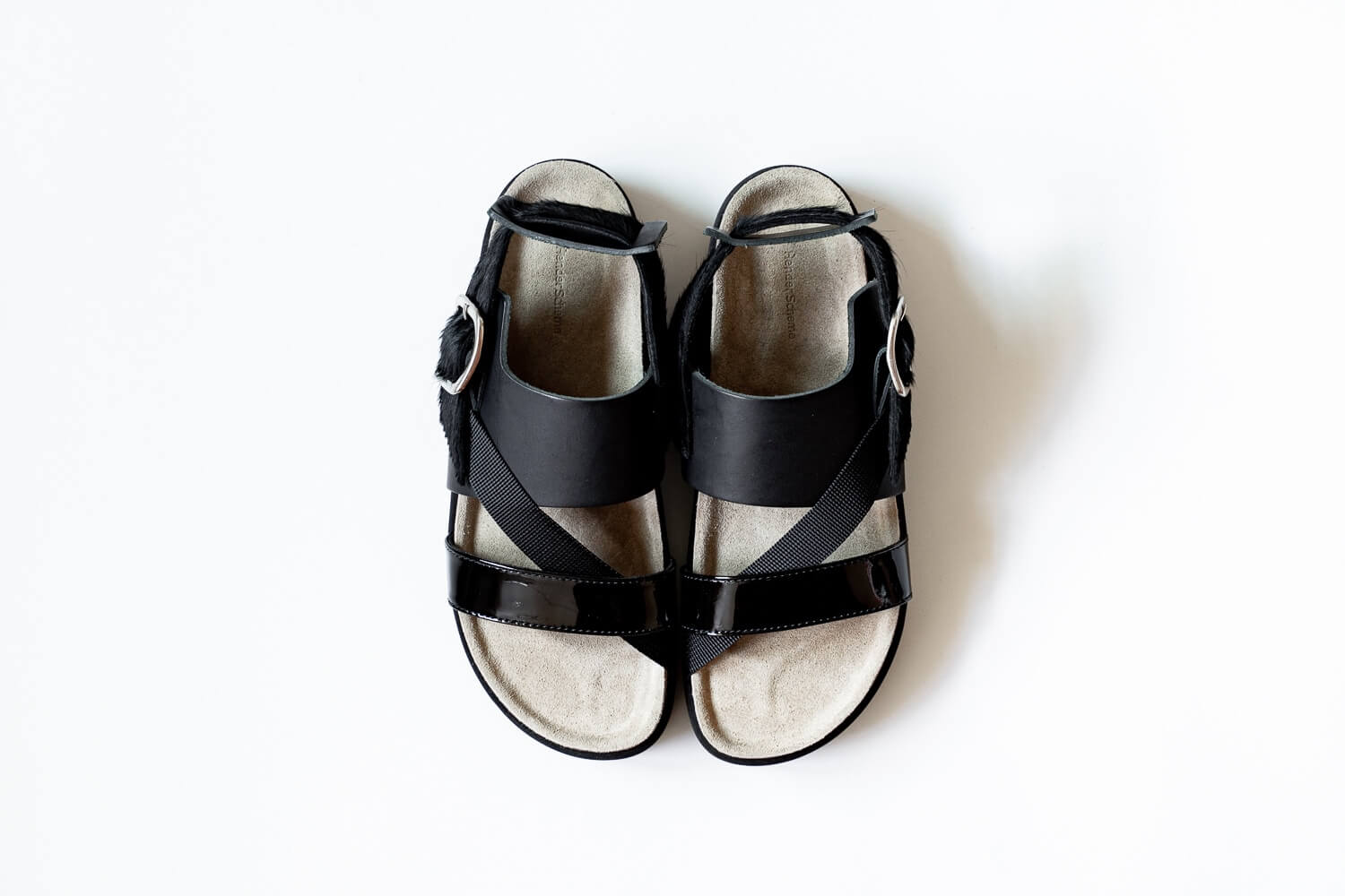 かまぼこソールが特徴的なHender Schemeのレザーサンダルを購入