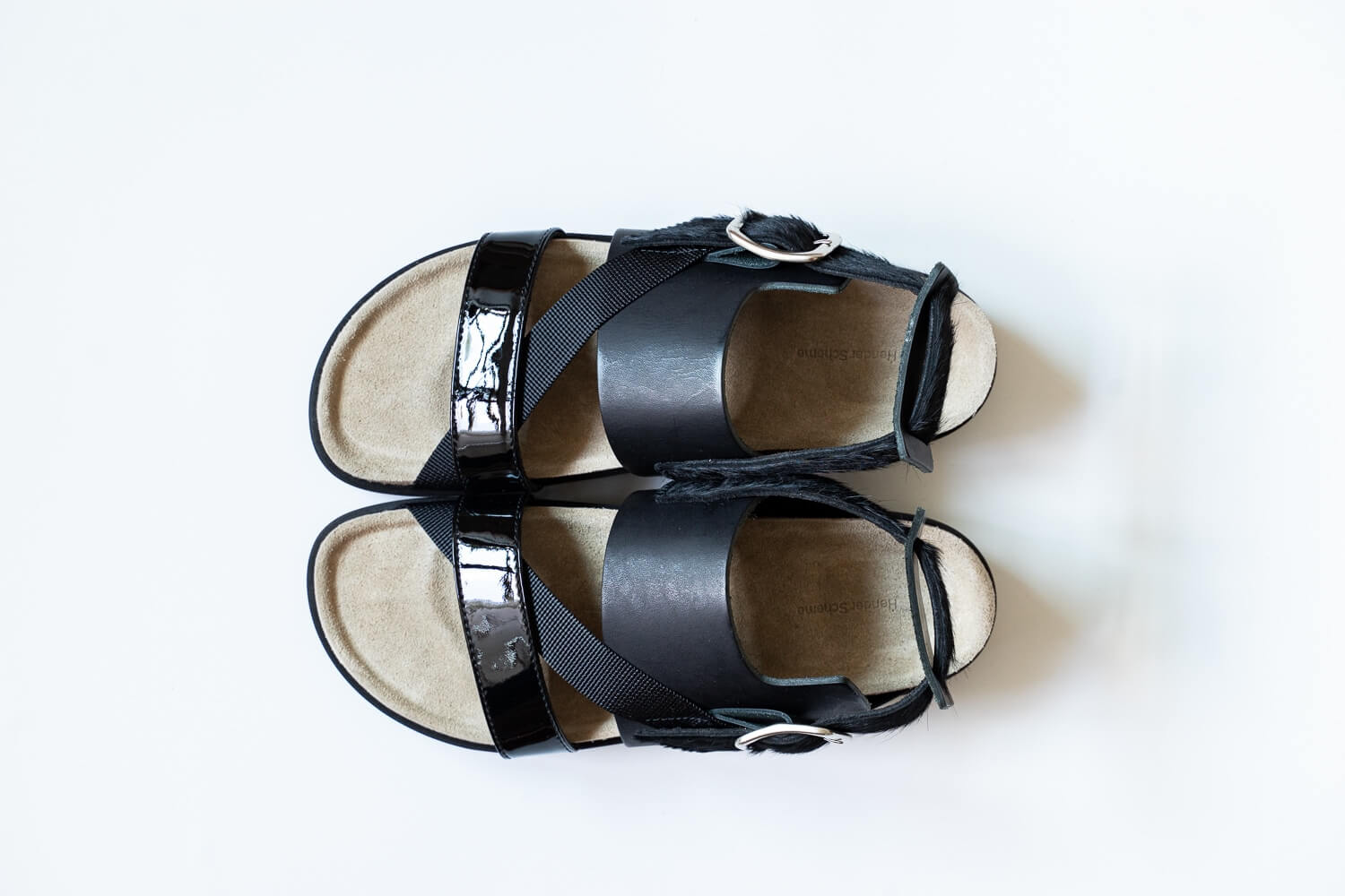 かまぼこソールが特徴的なHender Schemeのレザーサンダルを購入