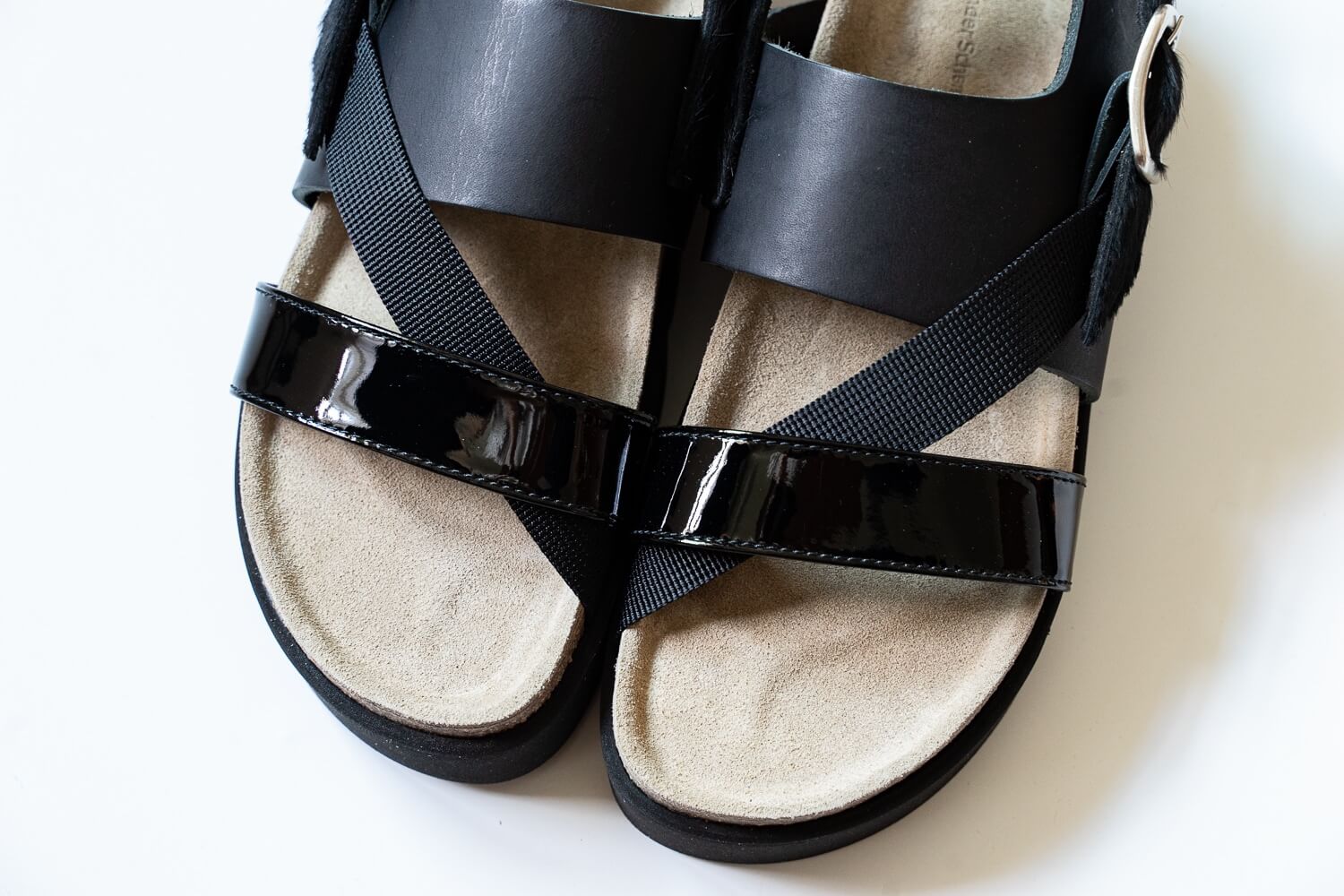 かまぼこソールが特徴的なHender Schemeのレザーサンダルを購入