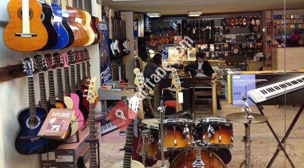 Gitar Legendaris Elvis Presley Mejeng Di Jatim Park 3 Malangvoice