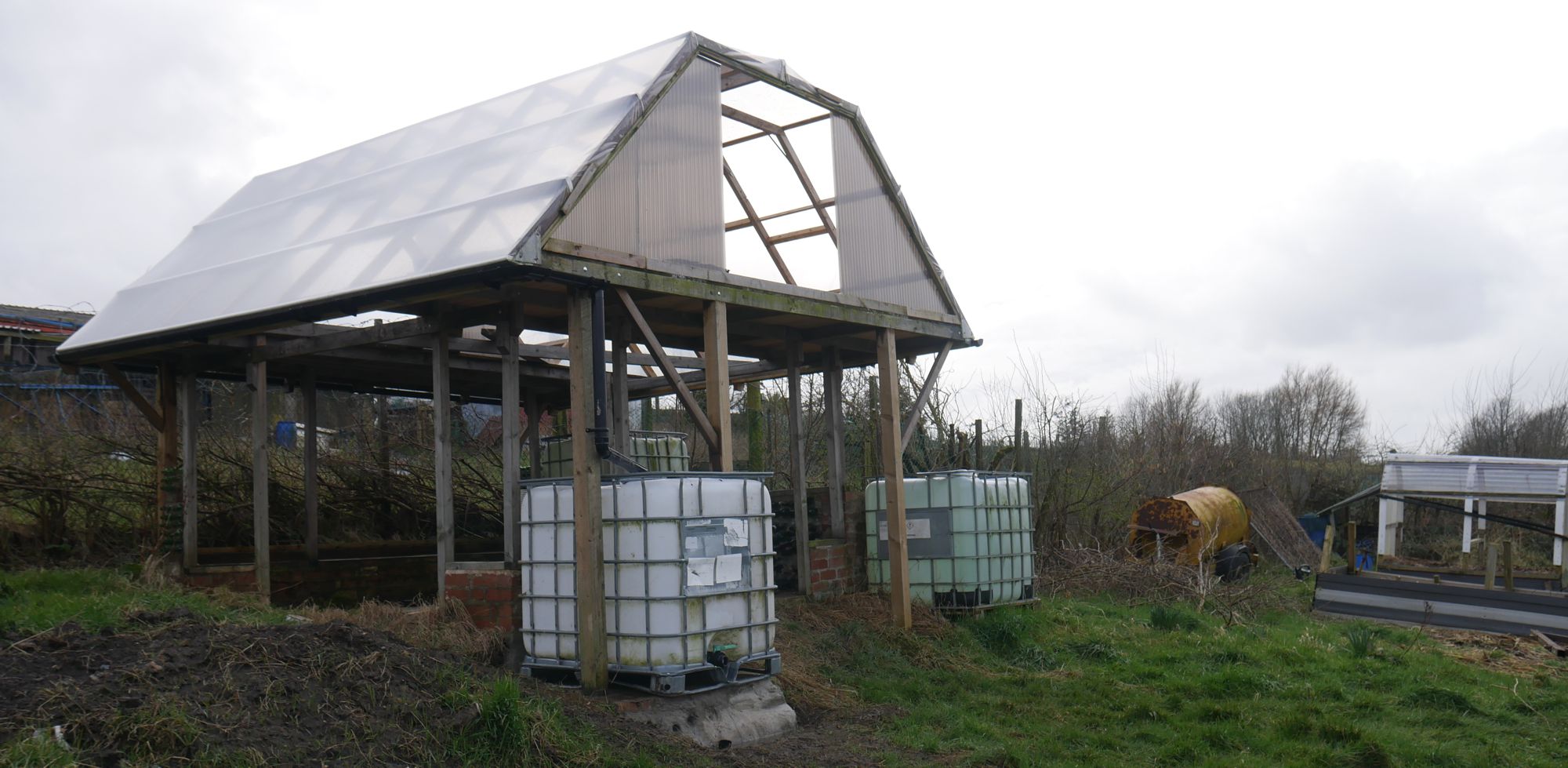 new 1000l tank fitted under greenhouse