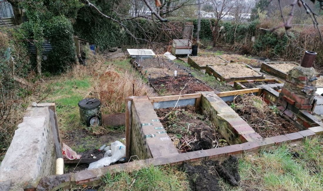 Triple compost bins