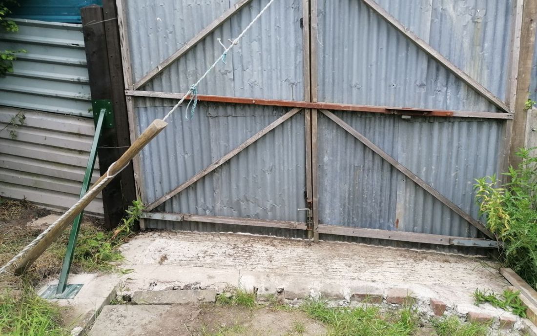 Fitted bracket Fitted bracket