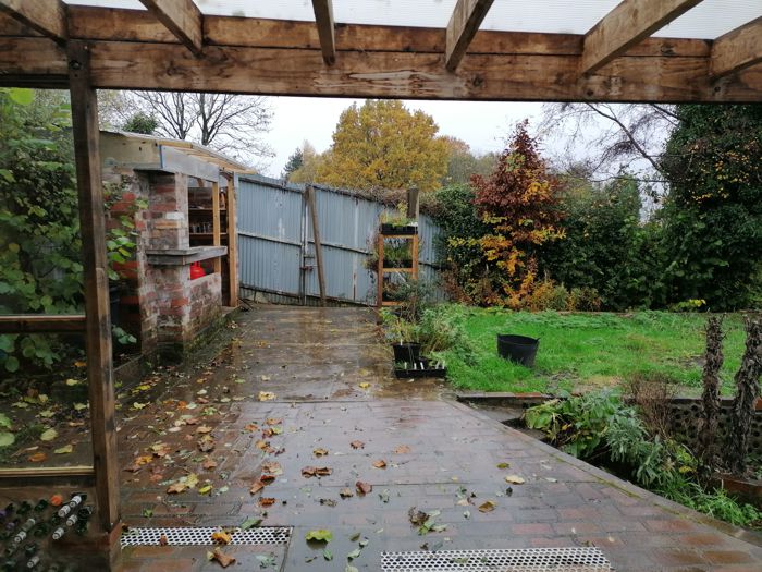 Autumnal ranch from lean-to