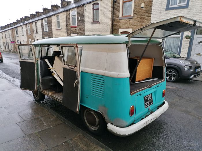Van doing house move