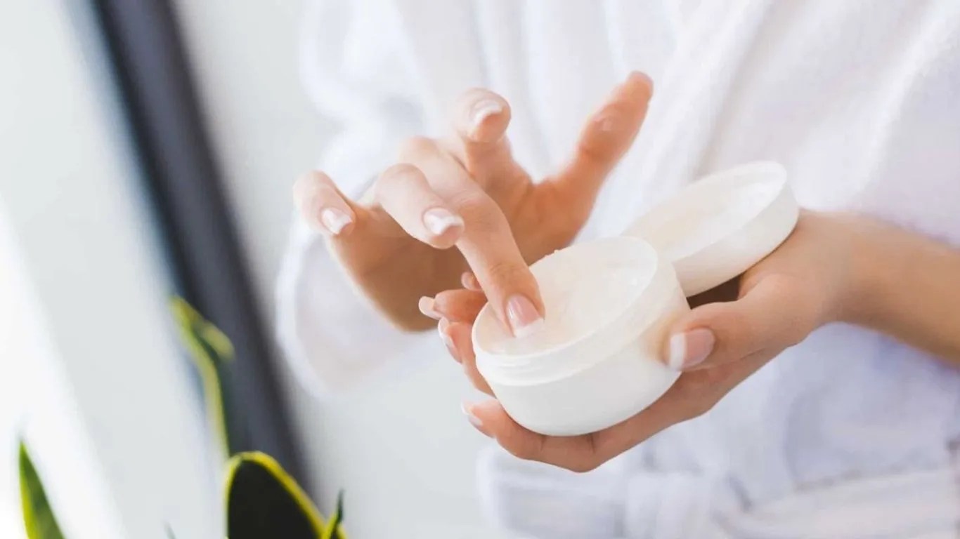 Homemade anti-aging cream: घर पर बनाएं एलोवेरा से एंटी-एजिंग क्रीम, झुर्रियां होंगी गायब!