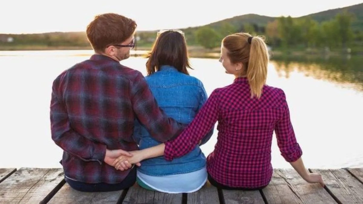 Emotional vs Physical Cheating: शारीरिक बेवफाई या इमोशनल चीटिंग – कौन ज्यादा खतरनाक?