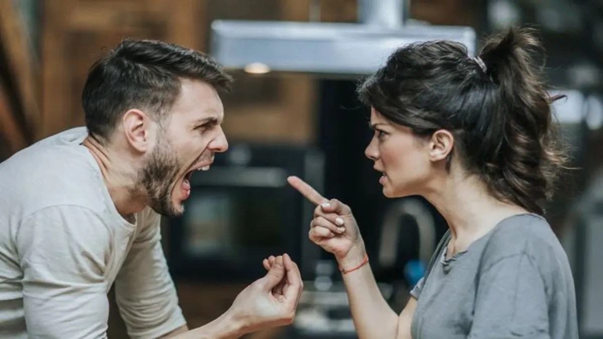 Relationship Tips: रिश्ता टूटने वाला है? ये 7 संकेत पहले ही कर देते हैं आपको चेतावनी!