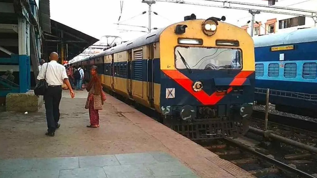 फरीदाबाद से दिल्ली का सफर होगा और आसान, नई EMU शटल ट्रेन को रेल मंत्रालय की हरी झंडी